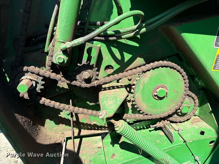 image for item EM2513 2007 John Deere 567 round baler
