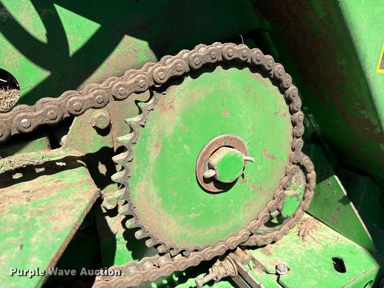 image for item EM2513 2007 John Deere 567 round baler