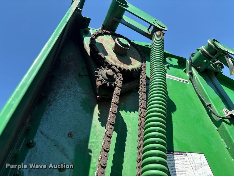 image for item EM2513 2007 John Deere 567 round baler