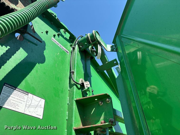 image for item EM2513 2007 John Deere 567 round baler