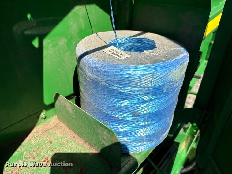 image for item EM2513 2007 John Deere 567 round baler