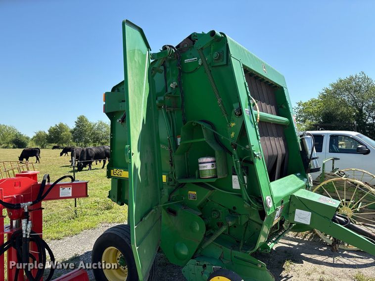 image for item EM2513 2007 John Deere 567 round baler