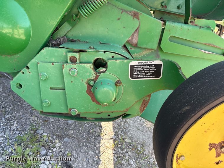 image for item EM2513 2007 John Deere 567 round baler