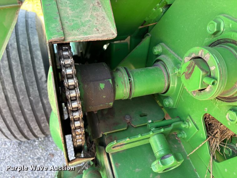 image for item EM2513 2007 John Deere 567 round baler
