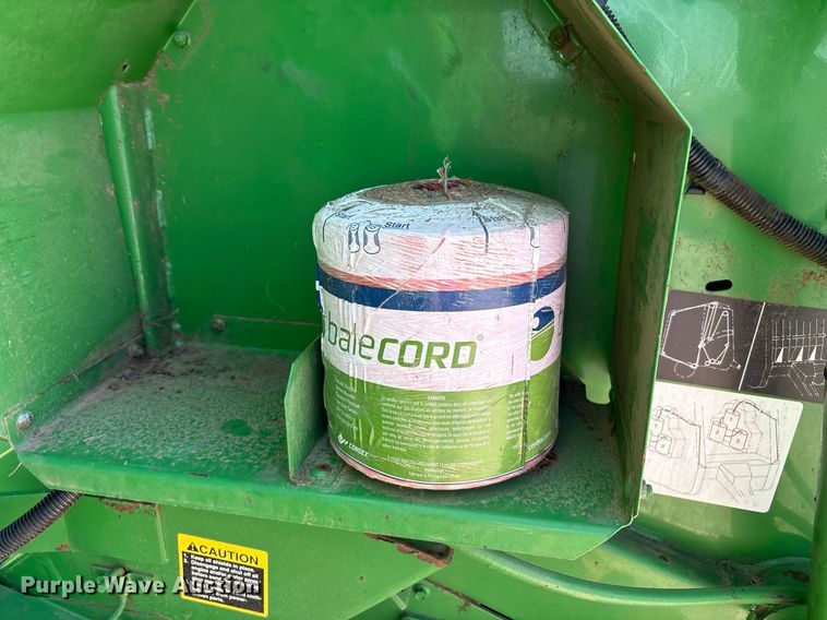 image for item EM2513 2007 John Deere 567 round baler