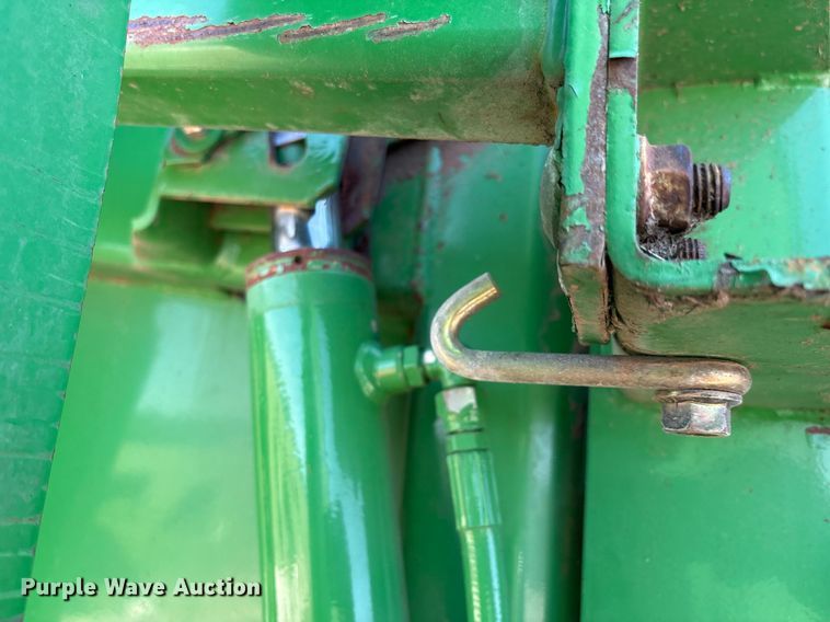 image for item EM2513 2007 John Deere 567 round baler