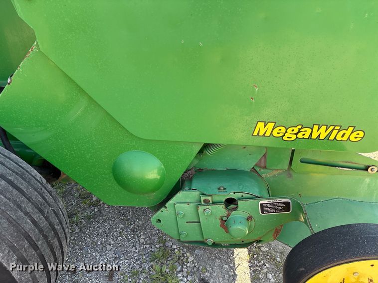 image for item EM2513 2007 John Deere 567 round baler