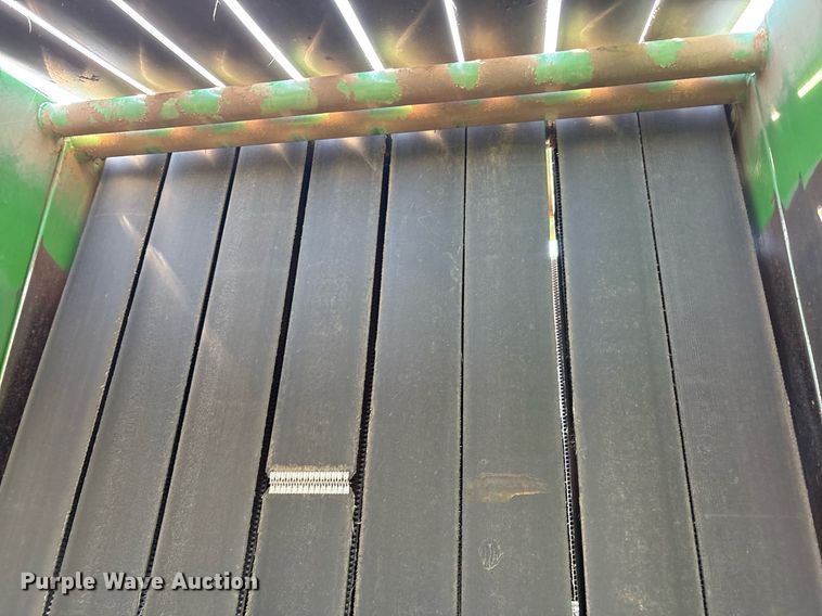 image for item EM2513 2007 John Deere 567 round baler