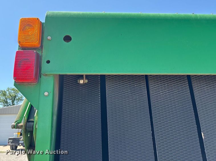 image for item EM2513 2007 John Deere 567 round baler