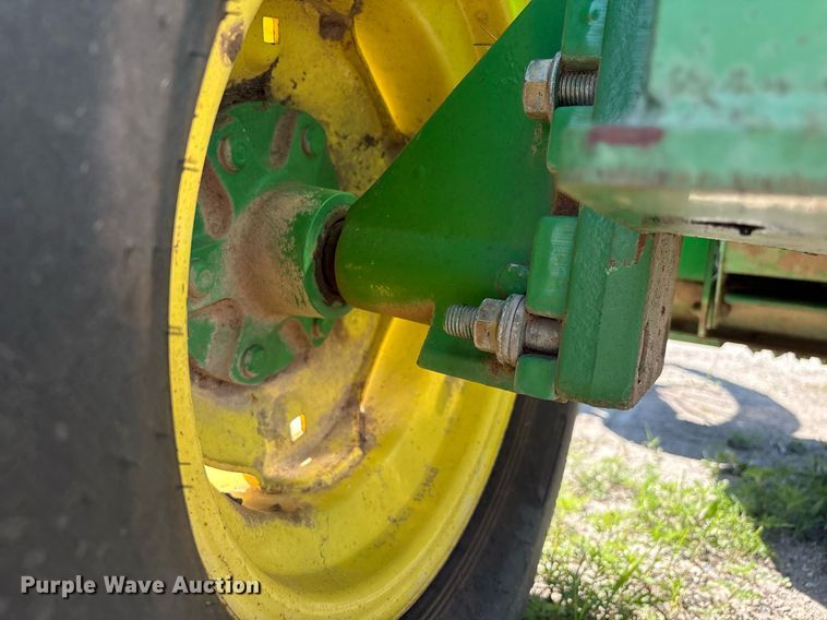 image for item EM2513 2007 John Deere 567 round baler