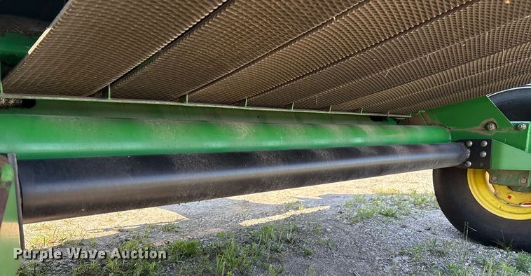 image for item EM2513 2007 John Deere 567 round baler