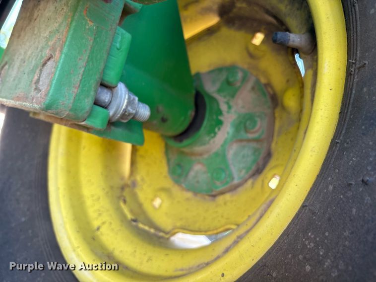 image for item EM2513 2007 John Deere 567 round baler