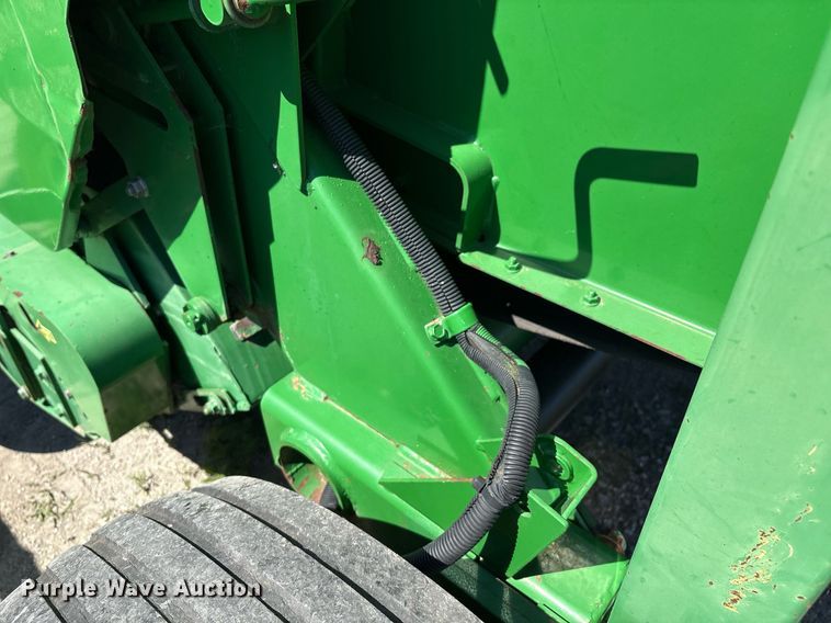 image for item EM2513 2007 John Deere 567 round baler