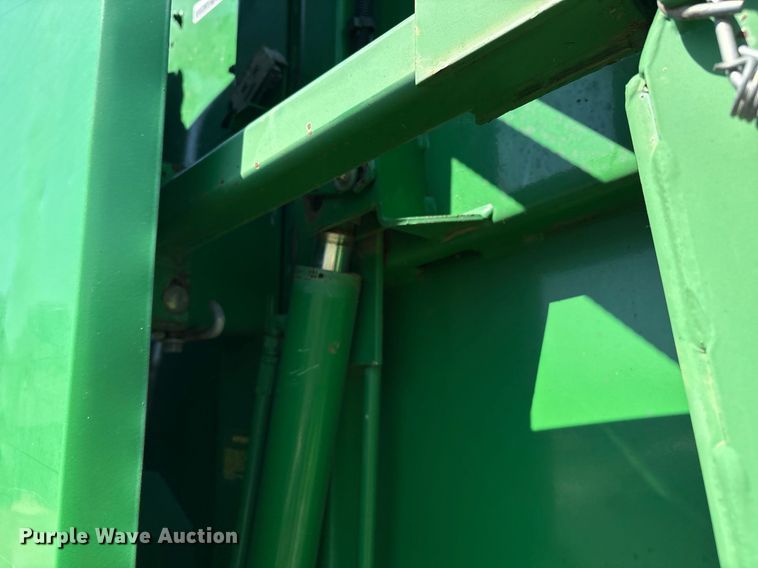 image for item EM2513 2007 John Deere 567 round baler