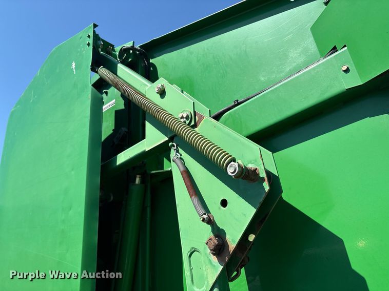 image for item EM2513 2007 John Deere 567 round baler