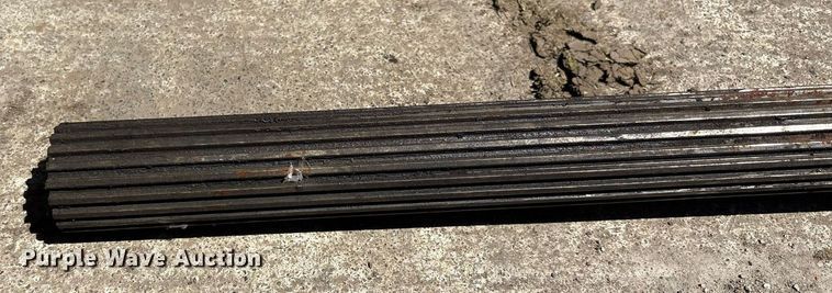 image for item EM2513 2007 John Deere 567 round baler