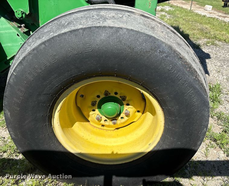 image for item EM2513 2007 John Deere 567 round baler