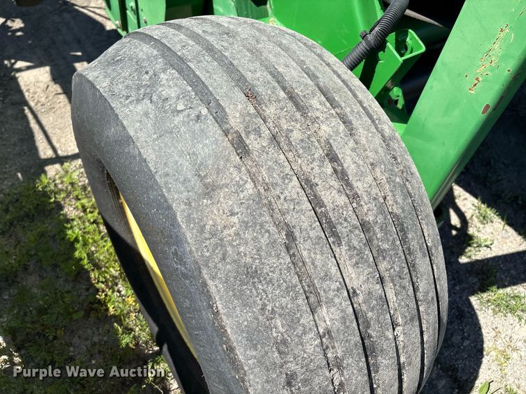 image for item EM2513 2007 John Deere 567 round baler