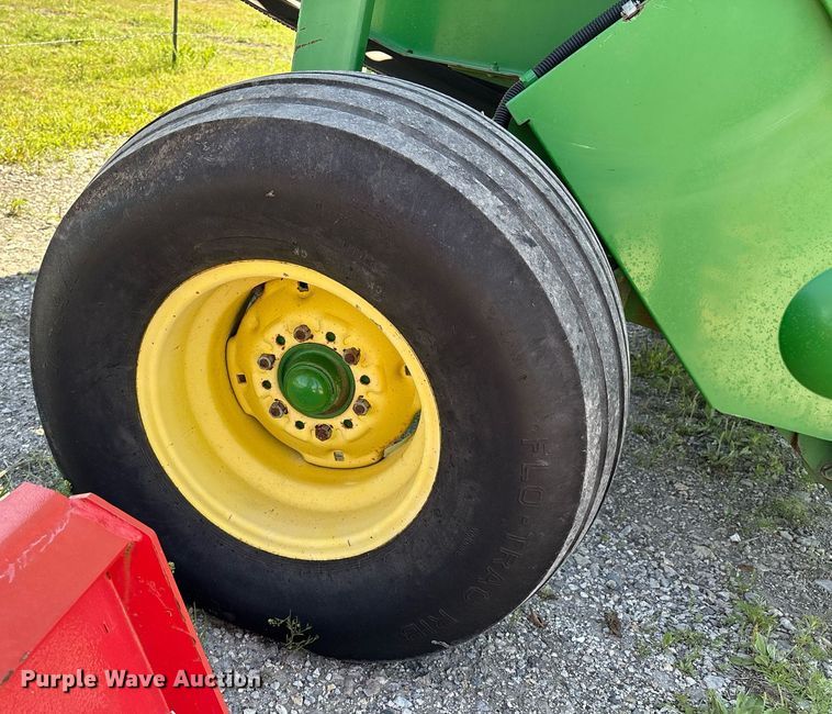 image for item EM2513 2007 John Deere 567 round baler
