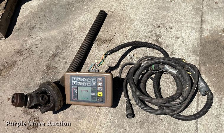 image for item EM2513 2007 John Deere 567 round baler