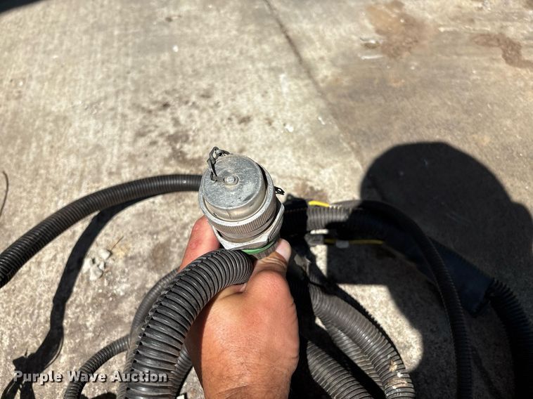 image for item EM2513 2007 John Deere 567 round baler