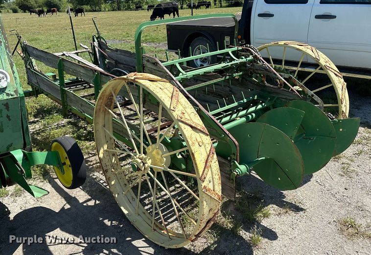 image for item EM2515 John Deere horse drawn manure spreader