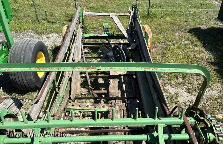 image for item EM2515 John Deere horse drawn manure spreader