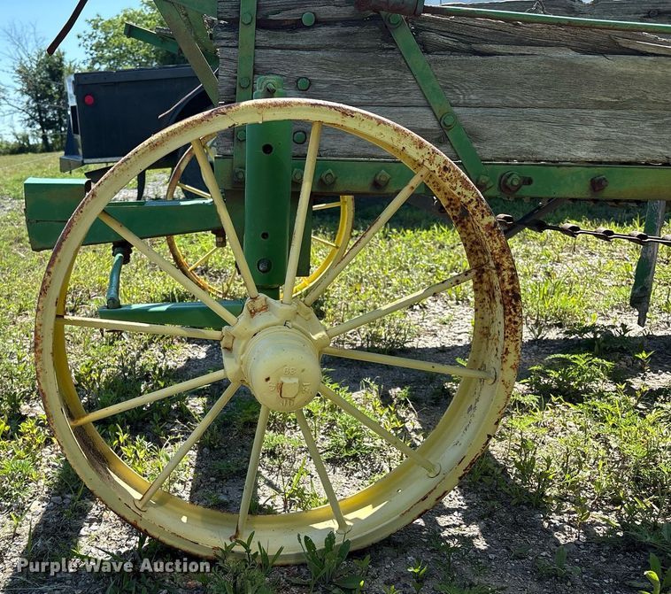 image for item EM2515 John Deere horse drawn manure spreader