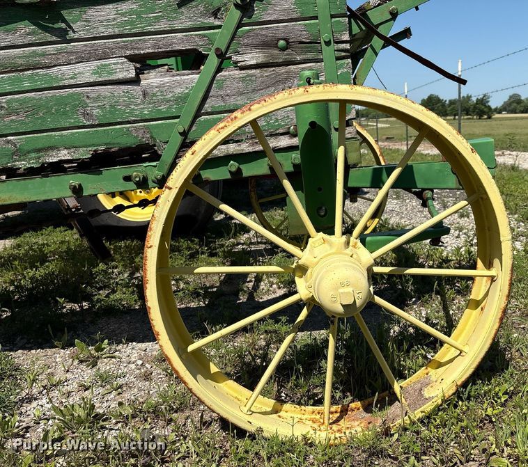 image for item EM2515 John Deere horse drawn manure spreader