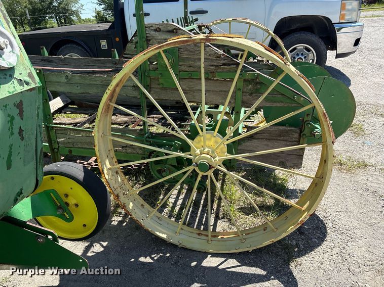 image for item EM2515 John Deere horse drawn manure spreader