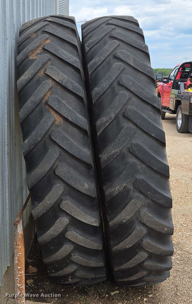 image for item EN3696 (4) tires and wheels