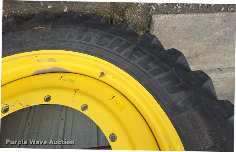 image for item EN3696 (4) tires and wheels