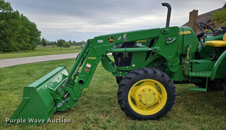 image for item EN3710 2015 John Deere 5075E MFWD tractor
