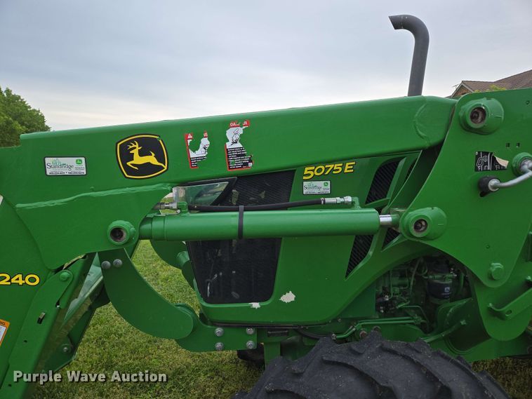 image for item EN3710 2015 John Deere 5075E MFWD tractor