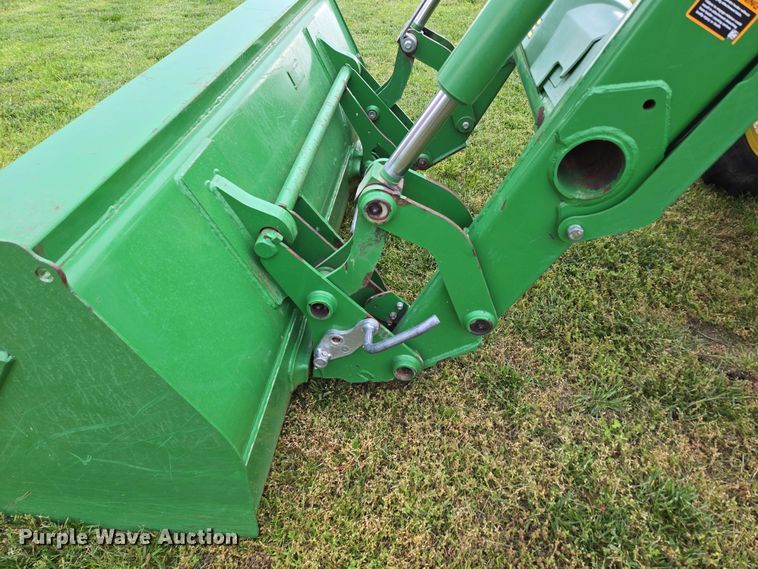 image for item EN3710 2015 John Deere 5075E MFWD tractor