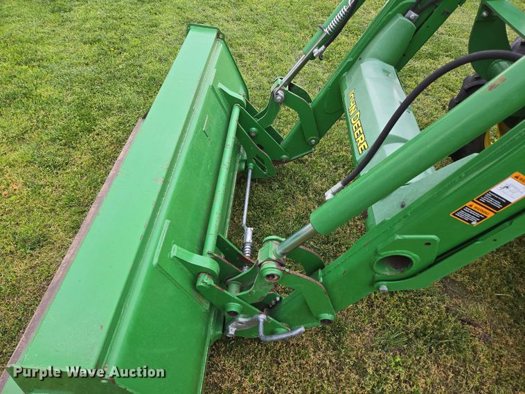 image for item EN3710 2015 John Deere 5075E MFWD tractor