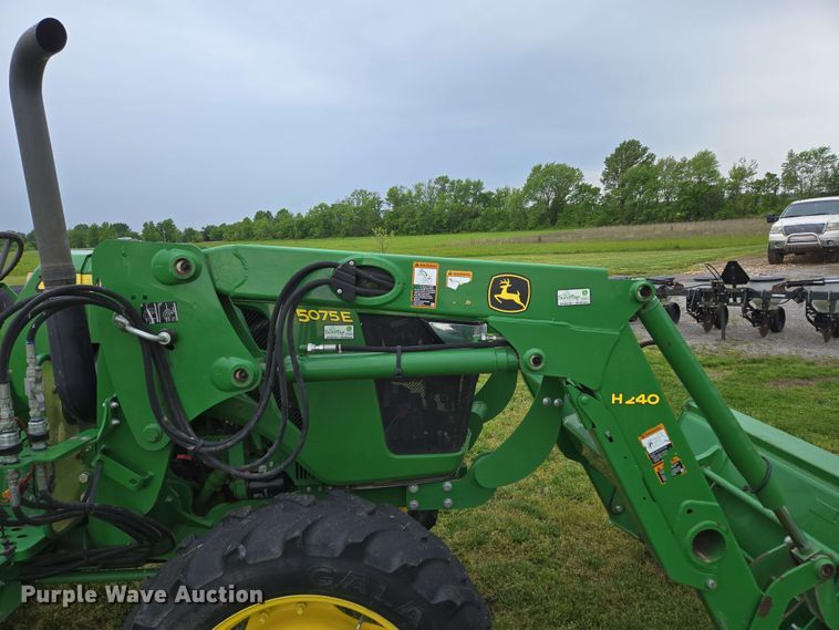 image for item EN3710 2015 John Deere 5075E MFWD tractor