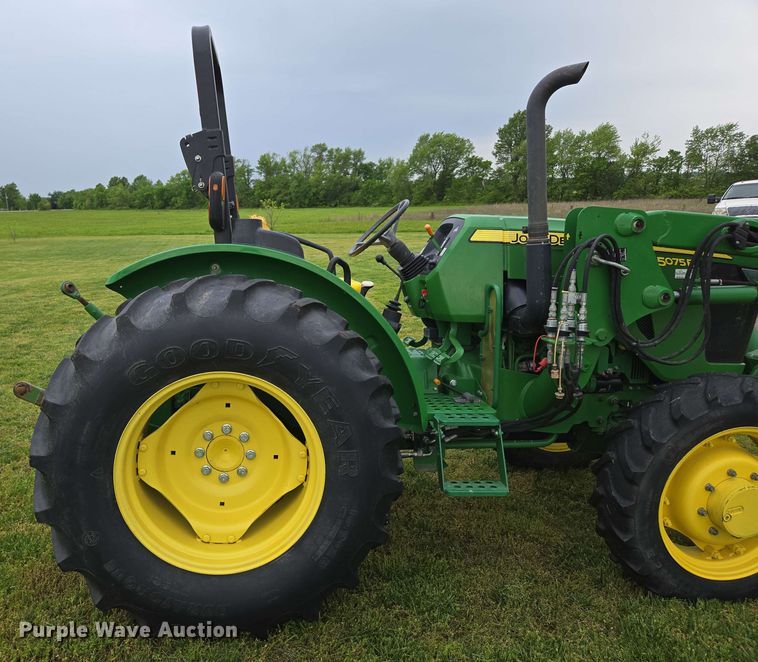 image for item EN3710 2015 John Deere 5075E MFWD tractor