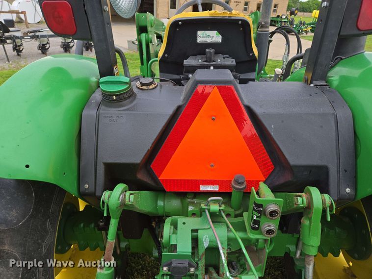 image for item EN3710 2015 John Deere 5075E MFWD tractor