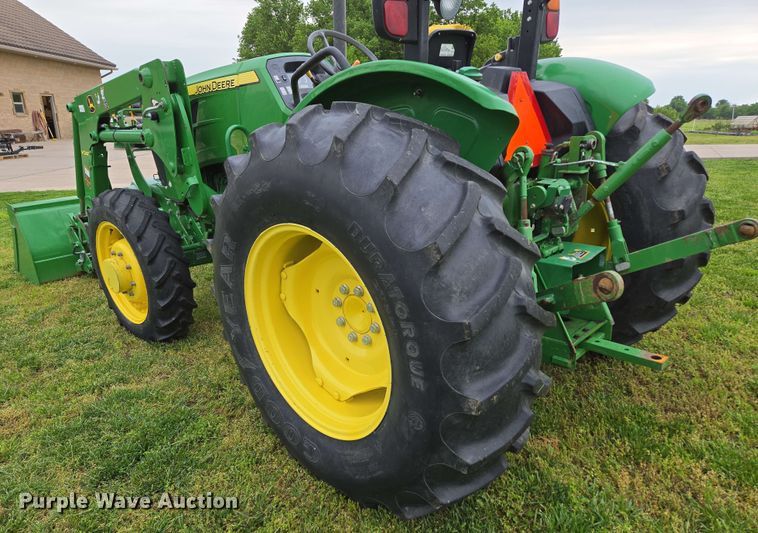 image for item EN3710 2015 John Deere 5075E MFWD tractor