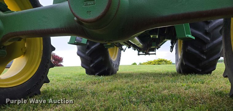 image for item EN3710 2015 John Deere 5075E MFWD tractor