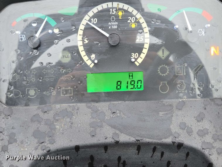 image for item EN3710 2015 John Deere 5075E MFWD tractor