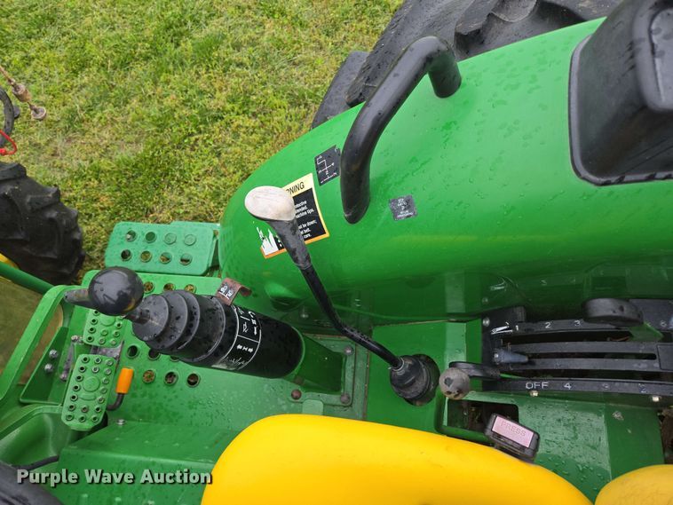 image for item EN3710 2015 John Deere 5075E MFWD tractor