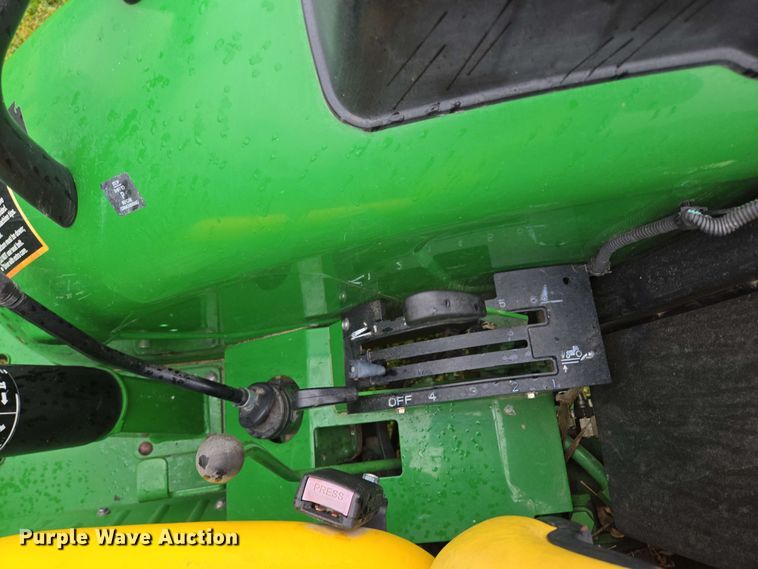 image for item EN3710 2015 John Deere 5075E MFWD tractor