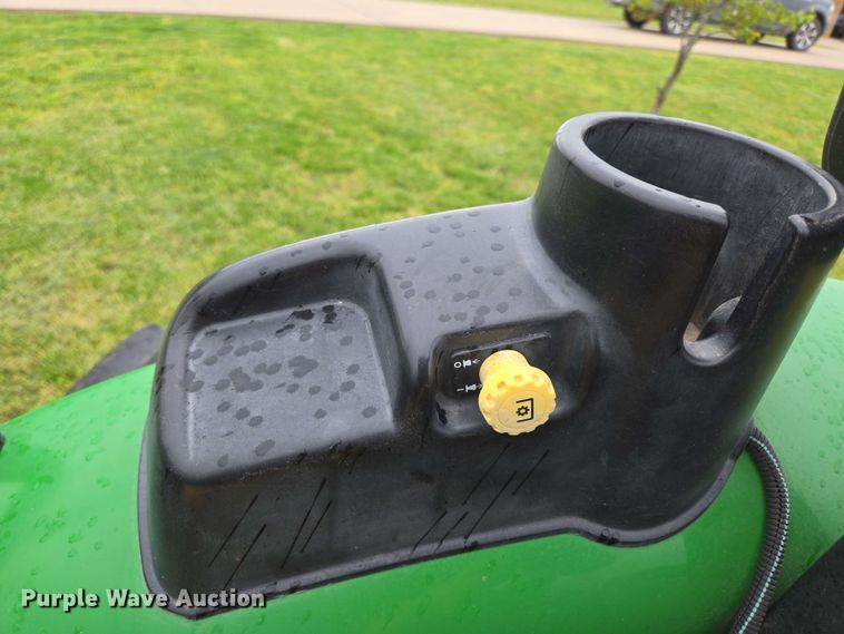 image for item EN3710 2015 John Deere 5075E MFWD tractor