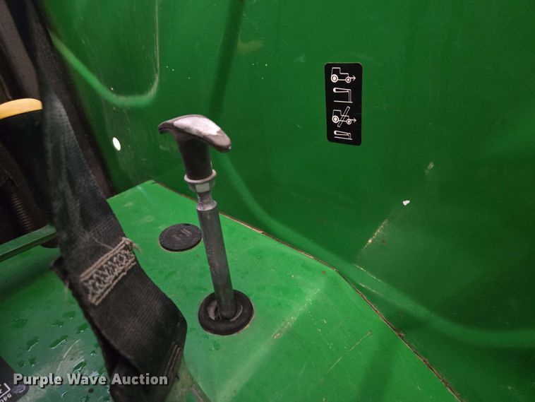 image for item EN3710 2015 John Deere 5075E MFWD tractor