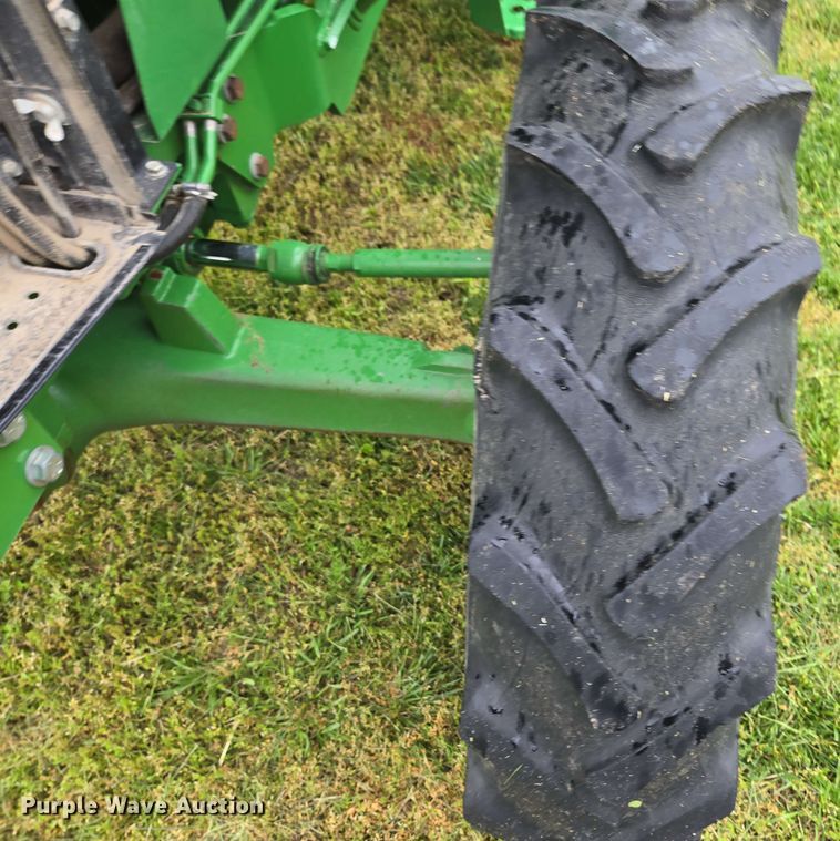 image for item EN3710 2015 John Deere 5075E MFWD tractor