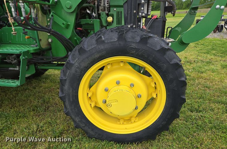 image for item EN3710 2015 John Deere 5075E MFWD tractor