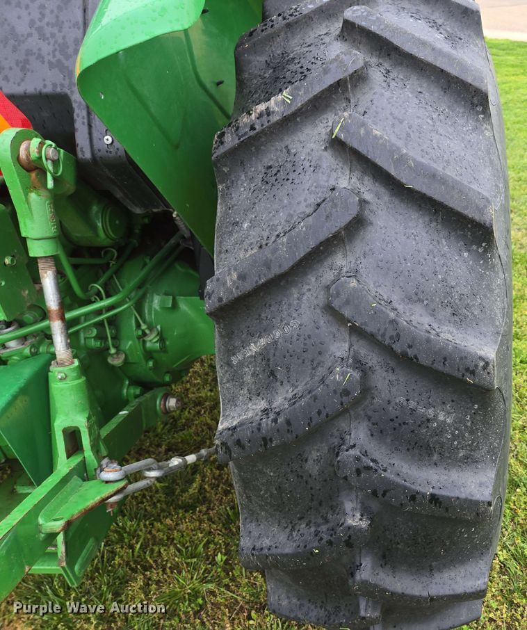 image for item EN3710 2015 John Deere 5075E MFWD tractor