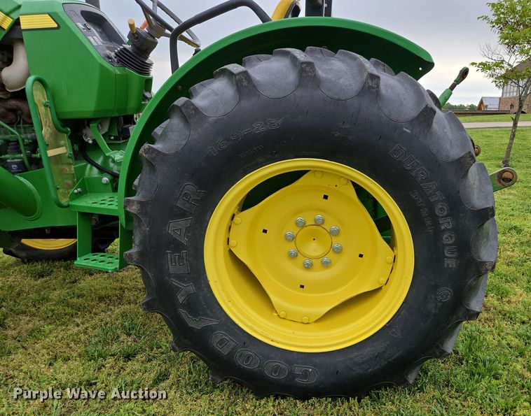 image for item EN3710 2015 John Deere 5075E MFWD tractor